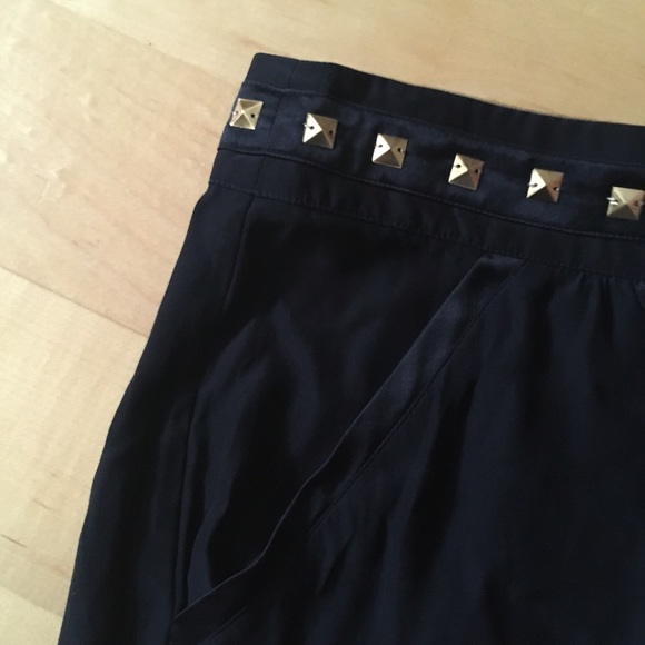 Black skirt with gold studs - Picture 2 of 3